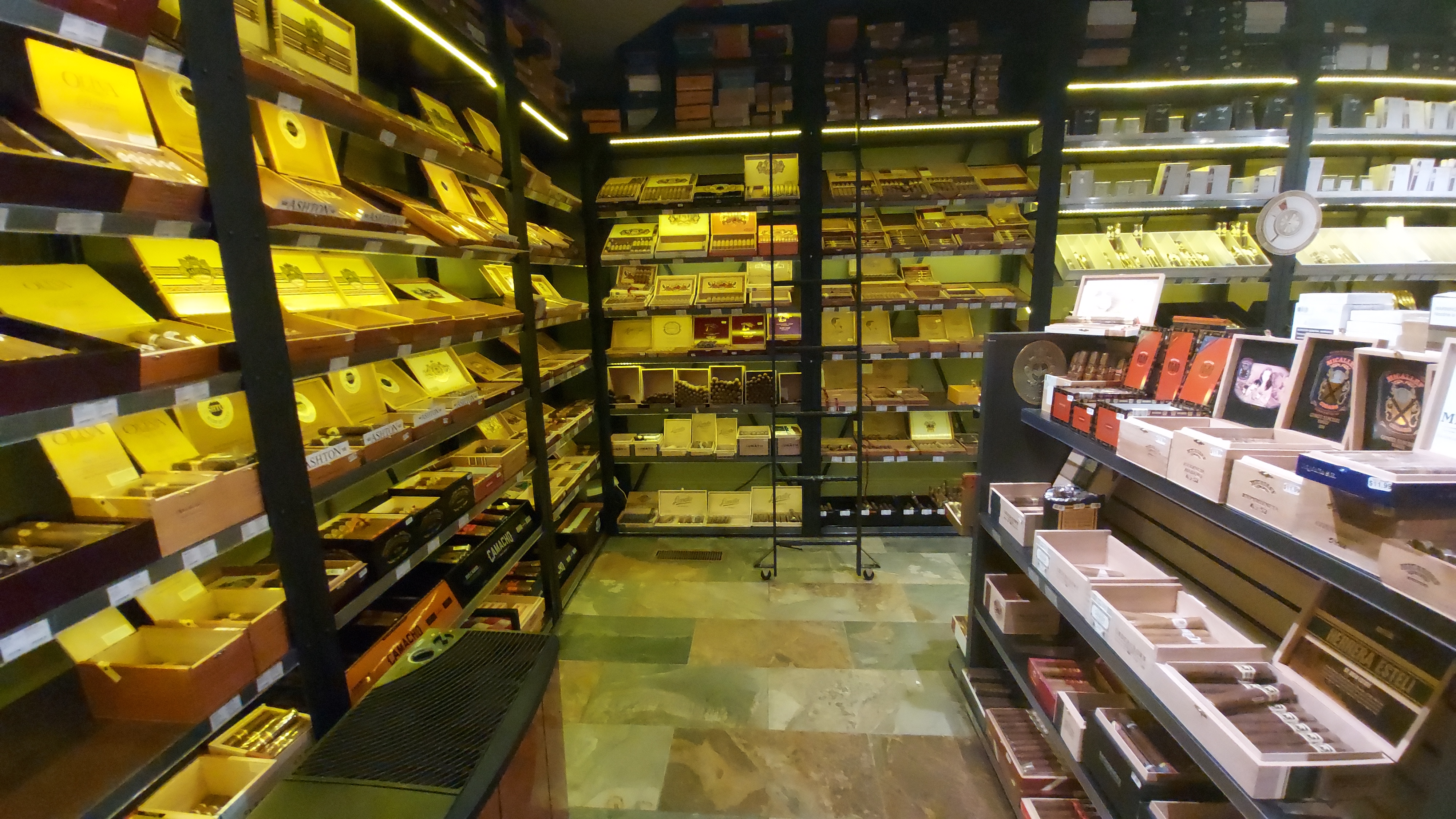 Vitola cigar shop